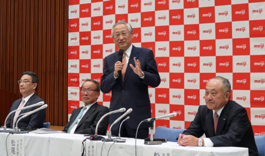 明治をグローバルブランドにと川村氏（中央）