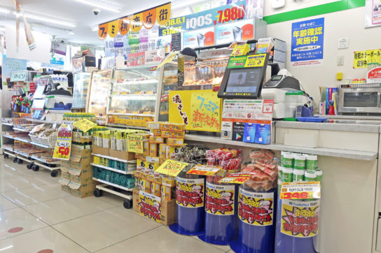 レジ前にも円筒型什器を設置