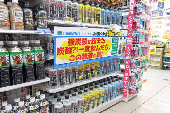 商品の訴求ポイントを大型POPで紹介