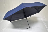 ファミリーマート／梅雨に向けスマホより軽い98gの「超軽量折傘」