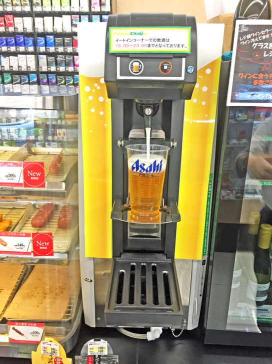 生ビールはセルフサービスで提供