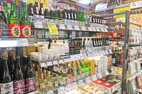 酒器やミニボトルの日本酒も訴求