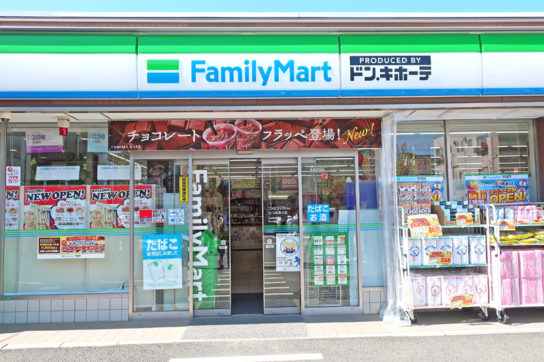 共同実験店の外観（写真はファミリーマート立川南通り店）