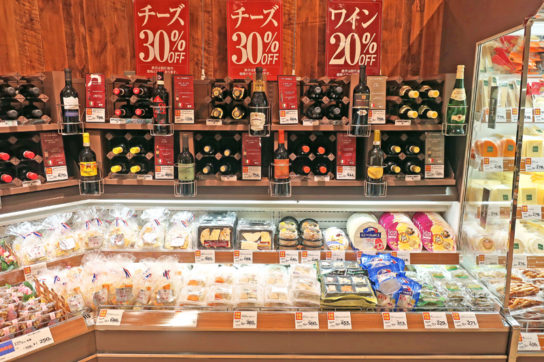 ワインとチーズの関連販売も強化（小田原ダイナシティ店）