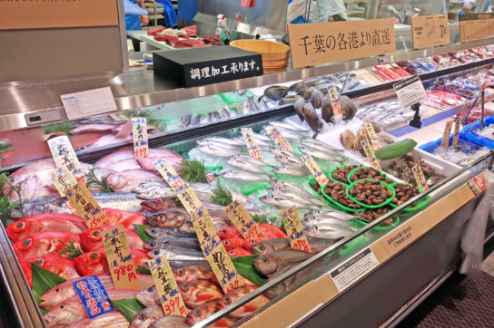 鮮魚は丸魚のバラ販売も実施