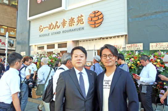 新井田副社長（左）と小澤代表（右）