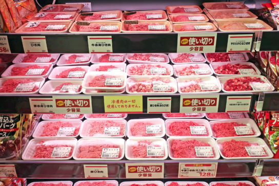 ひき肉の原料を生肉に変更