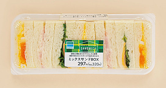 植物工場で栽培されたフリルレタス使用したサンドイッチ