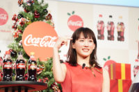 コカ・コーラ／リボンボトルPRイベントで綾瀬はるかさんが登場