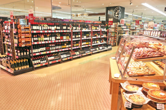 ベーカリー売場前にワイン売場を配置