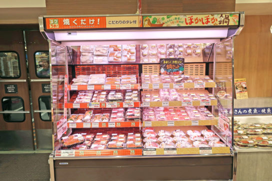 焼くだけの半調理品、鍋セットも訴求