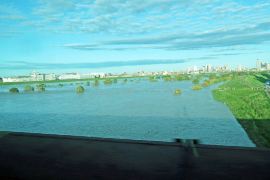 台風19号の影響で増水した荒川