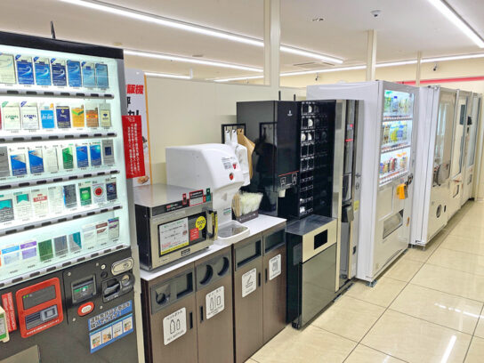 タバコ自販機などを組み合わせて展開