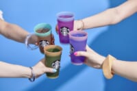 スターバックス／冷たいドリンクで色が変わるカップ販売、多様性考える授業へ寄付
