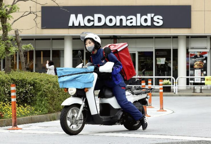 読売新聞の販売店がマックデリバリーを受託