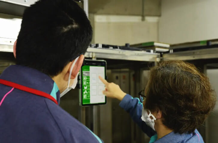 東京駅のエキナカ倉庫内で実験