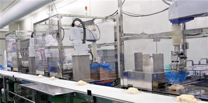 惣菜工場にポテサラ盛り付けロボットを導入