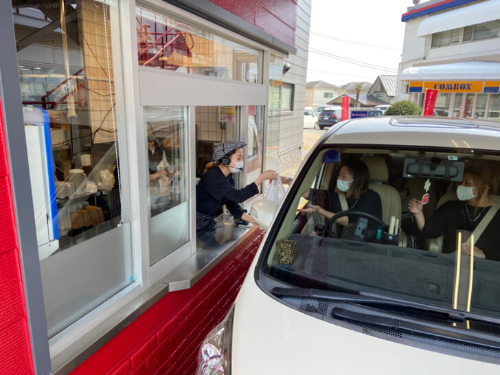 ドライブスルー型店舗ウェンディーズ・ファーストキッチン246秦野店