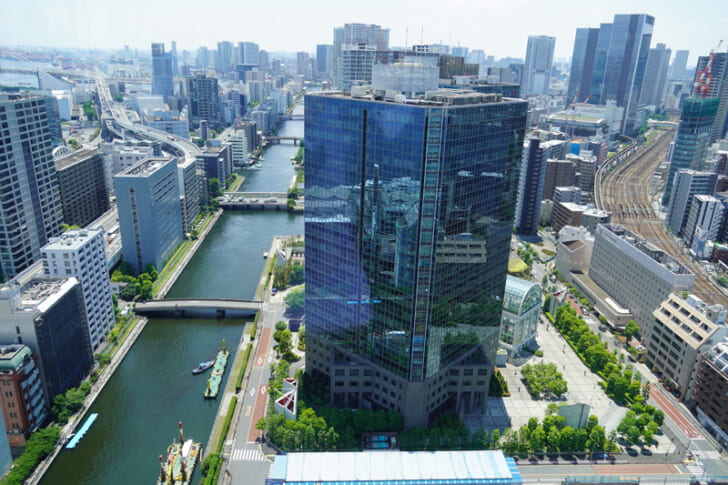 船着き場などの親水空間が広がる立地