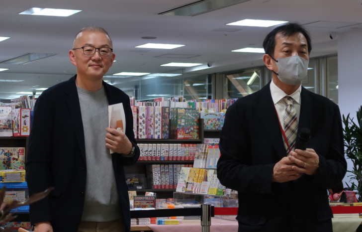 右・加藤秀樹店長