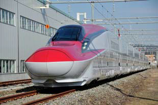 秋田新幹線新型車両E6系「スーパーこまち」