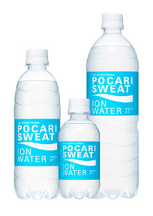 「ポカリスエット イオンウォーター」左から500ml、250ml、900ml