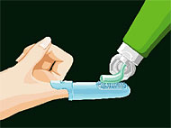 1：指ハブラシを装着してハミガキをつける