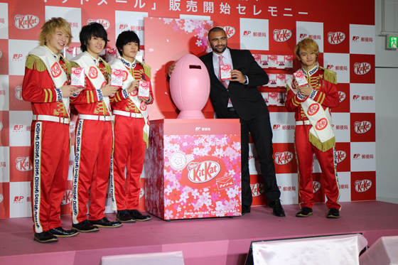 キットメールで恩師にメッセージを送るリーチ マイケル選手