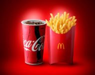マクドナルド／プラス100円でセットのポテトとコーラがグランドサイズに