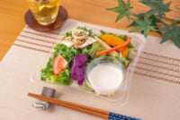 ファミリーマート／サラダカフェ監修「国産ケールと7種野菜のグリーンサラダ」