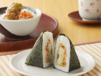 ミニストップ／税別100円のいつものおにぎりから「のり弁風」
