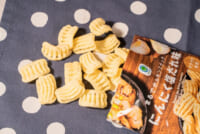 ファミリーマート／「まるでホルモンスナック にんにく塩だれ味」発売
