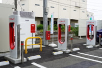 ファミリーマート／テスラ製EV用急速充電器を導入、今年度で7店舗設置