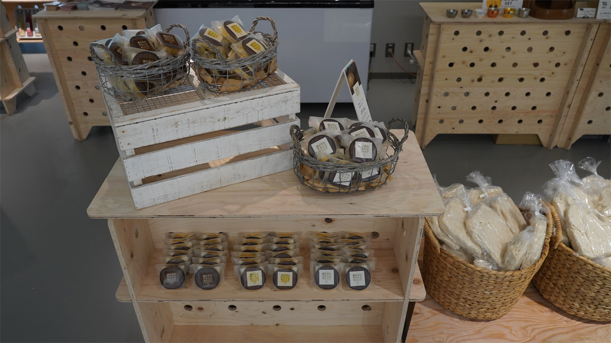 FARM8 STAND