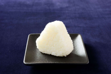 ローソン 新商品／21年産備蓄米使用の「塩にぎり」税込108円で発売