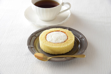 ローソン／「プレミアムロールケーキ」8／5に13円値下げ