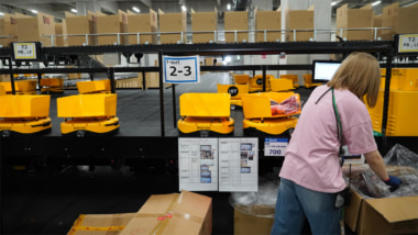 アダストリア／ロボット導入で物流効率が最大60％向上、機械化で物量増加に対応