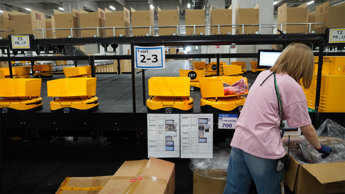 アダストリア／ロボット導入で物流効率が最大60％向上、機械化で物量増加に対応