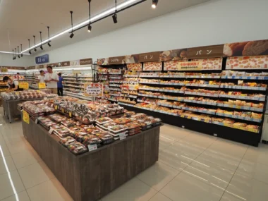 ウエルシア／ドラッグ＆フード戦略を推進、食品強化型の店舗を今期計9店オープン