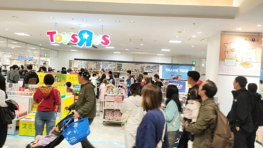 トイザらス／横浜ワールドポーターズに神奈川県初のキダルト専門店オープン