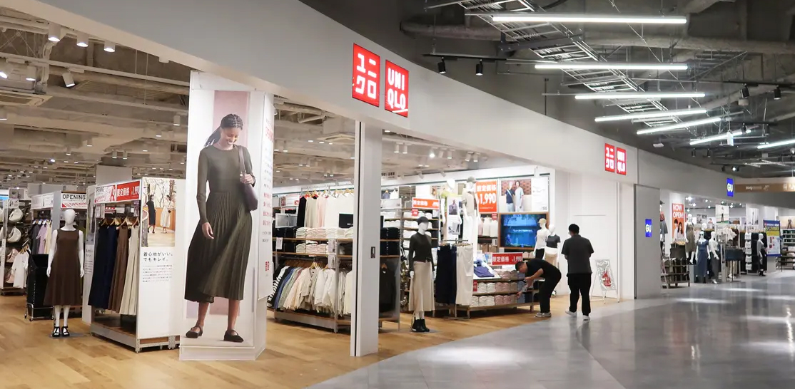 ユニクロの店舗外観写真