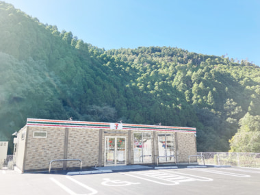 セブンイレブン/福岡の山間部に初の地域共創型店舗「八女星野村店」10/30オープン