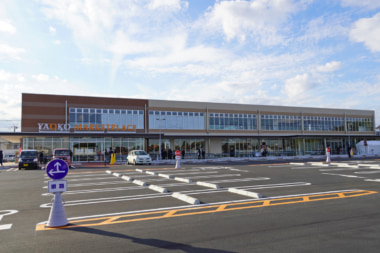 ヤオコー/埼玉県「岩槻本丸店」オープン、ファミリー層取り込み売上25億円目指す