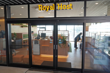 ロイヤルホスト／駒沢パーククォーターに新店舗オープン、テラス席・限定メニュー導入