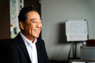 ハローデイHD／加治敬通社長が死去