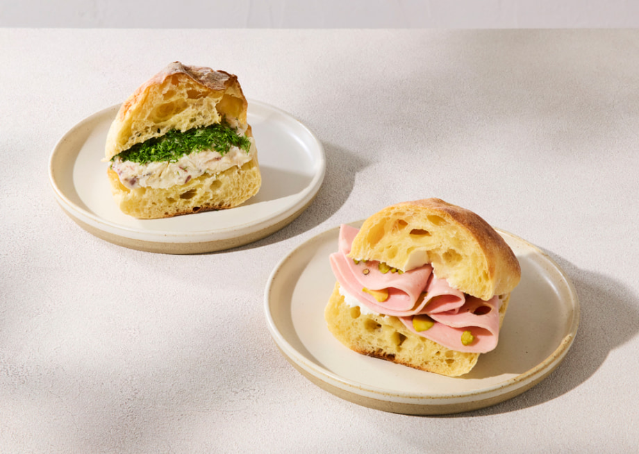 左：さばポテト and チーズサンドイッチ　右：ピスタチオハム and チーズサンドイッチ