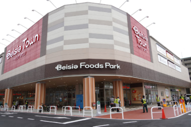 ベイシア／新フォーマット「ベイシアタウン新狭山店」オープン、PB・オリジナル商品強化