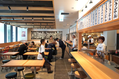 トランジット／東京・赤坂に鉄板焼き×うどんの2ブランド複合店「たますけ」オープン